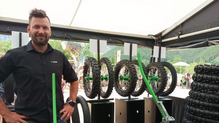 Der Stand von X-Grip am Red Bull Erzbergrodeo ist von den Produkten, genauso wie von der Beratung kompetent - und jeder Enduro-Rider weiß, wie wichtig die richtige Wahl der Reifen ist!