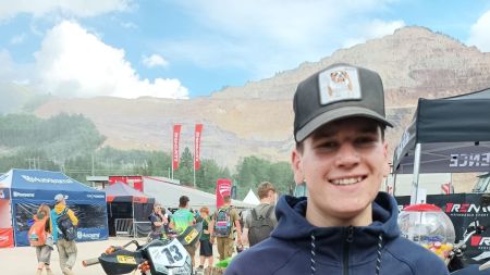 Maximilian Hofer vom MSC Mattighofen ist mit Platz 23 im Lauf 1 des Iron Road Prologs aufgefallen - mit 16 Jahren und zum ersten Mal beim Red Bull Erzbergrodeo ist das eine gewaltige Leistung.