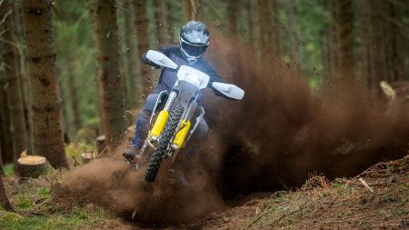 Entwickelt für anspruchsvolles Gelände, vereinen die neuesten Offroad-Bikes Präzision, Agilität und Kontrolle.