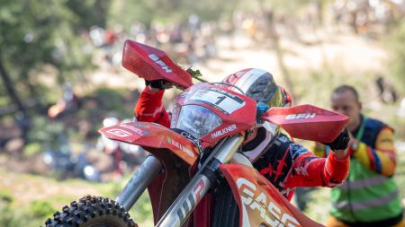 Michael Walkner startet vom 26. Juli bis 1. August bei der Red Bull Romaniacs 2026, einem der härtesten Hard Enduro- Rennen der Welt - deshalb kommt ein speziell auf diese Veranstaltung aufgebautes Motorrad zum Einsatz.