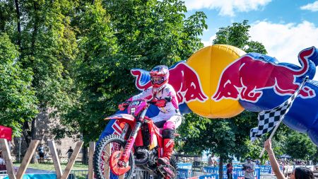Hard Enduro gilt als eine der letzten großen Männerdomänen des Motorsports. Wer glaubt, Frauen würden hier nur mitfahren, sollte einen Blick auf die Ergebnisliste der Red Bull Romaniacs werfen.