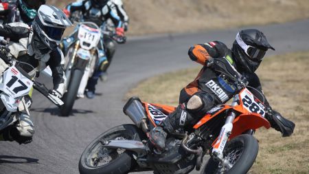 Was für ein Wochenende für Christoph281 bei der Supermoto-Österreich-Meisterschaft in Bad Fischau - Doppelsieg trotz starker Konkurrenz! 