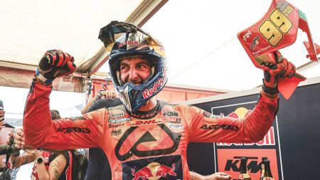 Andrea Verona vom Red Bull KTM Factory Racing Team wurde nach einem dramatischen Finaltag beim GP von Wales in Rhayader zum FIM-Enduro-2-Weltmeister 2026 gekrönt