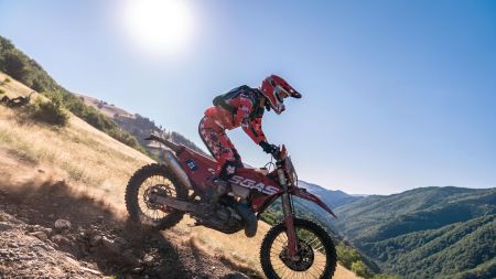 Das härteste Hard Enduro Rennen der Welt, die Red Bull Romaniacs, endete für den Salzburger Hard Enduro Fahrer Michael Walkner mit einer bitteren Tragödie kurz vor dem Ziel.