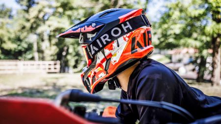 Airoh festigt seinen Status als führender Anbieter in der Offroad-Szene mit einem umfassenden Helm-Sortiment, das für jeden Fahrer entwickelt wurde.