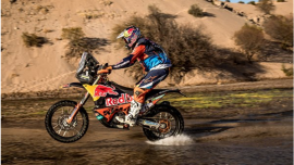 Toby Price hat eine anstrengende zweite Etappe der Desafio Ruta 40 Rallye 2018 um gut zwei Minuten vor seinem Red Bull KTM Factory Racing Teamkollegen Matthias Walkner gewonnen.