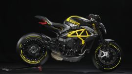 Diese limitierte Version der Dragster 800 RR wurde in einer Weltpremiere bei der Einweihung der neuen P ZERO™ World in Monte Carlo der Öffentlichkeit präsentiert. 