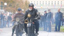 Es war wieder DER Wahnsinn! Ca. 140 Motorraddiamanten mit Teilnehmern aus Deutschland, der Schweiz, Ungarn, Holland und natürlich aus Österreich, und dazu Zuschauer, Zuschauer, Zuschauer – denen auch was geboten wurde, wie man auf den unzähligen Fotos erkennen kann.