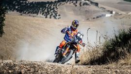 Die Red Bull KTM Factory Racing Piloten Toby Price, Matthias Walkner und Sam Sunderland haben die drei Bestzeiten auf der 10 Kilometer langen Prolog-Etappe der Rallye Maroc 2018 erreicht.