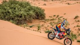 Matthias Walkner vom Red Bull KTM Factory Racing Team hat eine herausfordernde zweite Etappe der Rally du Maroc 2018 gewonnen.