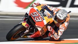 Servus TV live: Die Weltmeister in allen drei Motorrad-Klassen stehen bereits fest, doch just dieser Umstand werde ein hochklassiges Saisonfinale garantieren, meint ServusTV-Experte Gustl Auinger: „Kein Fahrer muss einen Platz absichern oder Punkte verwalten. Jeder hat genug Motivation und auch die Freiheiten, auf Sieg zu fahren.“ 