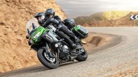 Der bekannte und beliebte Allrounder Versys 1000 wird für 2019 mit vielen Verbesserungen und Innovationen ausgestattet und wird so zur besten Versys 1000, welche bis jetzt gebaut wurde.