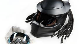 Nitrinos hat den Offroadhelm der besonderen Art - den Predator Cross.