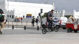 Start frei für den ersten zugelassenen E-Kick-Scooter mit Radwegebenutzung.