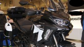 Ganz nach dem Grundgedanken von Kawasaki, Motorräder zu bauen, die einfach zu fahren sind, Sicherheit und Komfort bieten, präsentiert Kawasaki ihre neuen Modelle.