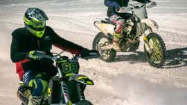 Enduro-, Quad- und Snowmobile-Fahrer aus fünf Nationen stellen sich beim Rennen am 2. März 2019 der doppelten Herausforderung im Schnee.