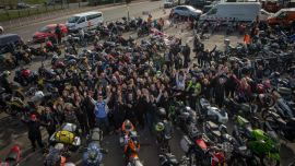 16.000 Frauen feiern den Start der ersten weiblichen Motorradstaffel rund um die Welt