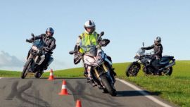 Kaufe bei einem österreichischen Händler Deines Vertrauens einen Satz Continental-Motorrad- oder Scooterreifen inkl. Montage und sichere Dir Deine Gewinnchance auf eines von 45 Motorrad Warm Up Trainings der ÖAMTC Fahrtechnik.