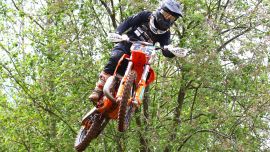 Im Rahmen des dritten Laufes zur Deutschen Motocross Meisterschaft der Open-Klasse trug am vergangenen Wochenende im sächsischen Lugau gleichzeitig die 85er-Klasse der dmsj – Deutsche Jugend-MotocrossMeisterschaft – ihr erstes Saisonrennen 2019 aus. 