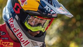 Der Red Bull KTM Factory Racing Pilot Taddy Blazusiak aus Polen demonstriert sein enormes SuperEnduro-Können und holt einen überzeugenden Sieg beim Prolog der Red Bull Romaniacs Sweet 16 Edition.