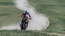 Sam Sunderland und Luciano Benavides haben beide auf der langen vierten Etappe der Silk Way Rallye 2019 starke Fahrleistungen erbracht, um die Plätze eins und zwei zu erreichen. 