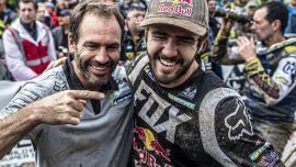 Nach 571 km an vier Offroad-Tagen und einer Gesamtfahrzeit von 20 Stunden 39 Minuten und 20 Sekunden sicherte sich der 21-jährige Manuel Lettenbichler (Flatsching Fast Factory Team) aus Deutschland seinen ersten Sieg bei einem internationalen Premium Hard Enduro Rennen und erzielte einen erinnerungswürdigen Erfolg bei der Red Bull Romaniacs "Sweet 16" Edition in Sibiu. 