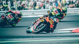 Pol Espargaro von Red Bull KTM fuhr heute auf einem sonnigen Silverstone Circuit auf Platz 9 und erzielte damit sein bestes Ergebnis seit dem Gran Premi de Catalunya und nach einer spannenden letzten MotoGP-Episode, die mit 0,013 Sekunden entschieden wurde.