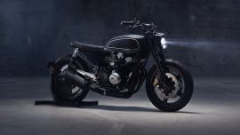 Insgesamt neun Bikes sind am Stand zu bewundern: Die CB1000R Limited Edition, ein CB750-Klassiker, die CB750-Version Starrider von Motoism, vier Händler-Customs auf CB1000R-Basis und die CB1000R-Umbauten von Conor Cummins und Alex Polita