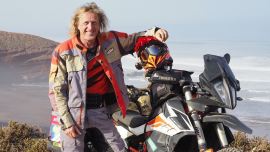 Nach 5 Monaten und 22.000 Kilometern auf der KTM 790 ADVENTURE R durch Wüste, Busch und Regenwald ist KTM ADVENTURE-Botschafter Joe Pichler zurück in der Heimat und tourt ab Herbst 2019 durch Österreich und Deutschland, um in spannenden Live-Reportagen von seinen Abenteuern zu erzählen.