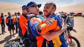 Sam Sunderland von Red Bull KTM Factory Racing hat die FIM Marathon-Rallye-Weltmeisterschaft 2019 gewonnen, indem er beim vorletzten Lauf der Serie - der Atacama Rallye in Chile - den zweiten Platz belegt hat.