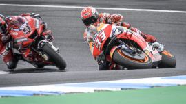 An einem actiongeladenen Freitag in Australien kämpften Marc Marquez und Jorge Lorenzo um die Plätze sechs und 16 durch wechselhafte Bedingungen.