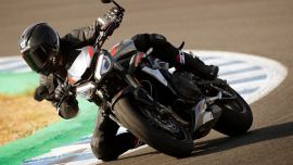 Rennsport-Gene für den Straßeneinsatz: Mit der neuen Street Triple RS setzt TRIUMPH einen neuen Benchmark bei sportlichen Naked Bikes in der Mittelklasse.