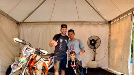 Montags gings per Flugzeug nach Indonesien, zum Uncle Hard Enduro in Bukit Kiram. 