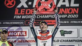 In der Eröffnungsrunde der FIM X-Trial Weltmeisterschaft, die heute Abend auf der Insel Réunion stattfand, feierte der Repsol Honda Teamfahrer Toni Bou einen maßgeblichen Sieg.