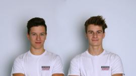 Die Präsenz von GasGas in der FIM Motocross-Weltmeisterschaft wurde mit der Diga Procross GasGas Factory Juniors Mannschaft auf die MX2-Klasse ausgeweitet, die 2020 die vielversprechenden Talente Simon Längenfelder & Jeremy Sydow einsetzen wird.