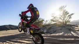 Kevin Benavides vom Monster Energy Honda Team zeigte eine exzellente Leistung und belegte nach der ersten Etappe des Supermarathons den dritten Platz in der Gesamtwertung.