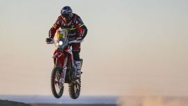 Auf der vierten Etappe der Rallye Dakar 2020 kamen die Mitglieder des Monster Energy Honda Teams im Biwak von Al Ula sehr gut positioniert am Zielort an.