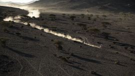 Aus Respekt wurde die morgige achte Etappe von Wadi Al-Dawasir nach Wadi Al-Dawasir für die Motorrad-Klasse vom Veranstalter ASO abgesagt.