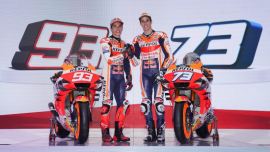 Marc Marquez und sein Neuling Alex Marquez enthüllten in Jakarta, Indonesien, vor dem ersten offiziellen Test des Jahres die neuen Hondas RC213V MotoGP-Maschinen in der Farbe des Jahres 2020.