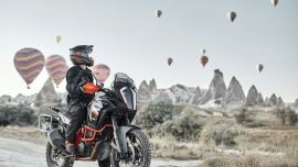 Mit neuen Motorrädern gebaut nach dem Motto: “Weniger ist Mehr” stellen renommierte Hersteller gerade die Adventure-Welt auf den Kopf und überzeugen gleichzeitig damit!