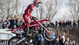 GASGAS Factory Racing hat in Runde zwei der FIM-Motocross-Weltmeisterschaft, dem MXGP der Niederlande auf der kultigen Rennstrecke von Valkenswaard, drei Top-10-Gesamtergebnisse erzielt.