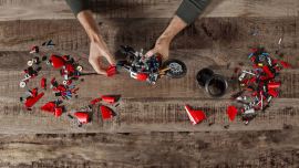 Spannung und Spaß mit der Ducati Panigale V4 R LEGO® Technic™