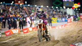 Nach einer kürzlichen Ankündigung freut sich das Red Bull KTM Factory Racing Team zu bestätigen, dass der amtierende 450SX-Champion Cooper Webb "READY TO RACE" für die letzten sieben Läufe der AMA Supercross-Meisterschaft 2020 im Rice-Eccles-Stadion in Salt Lake City, Utah, ist.