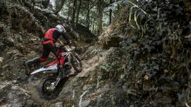 Nach langer Durststrecke sind sie zurück - die Endurorennen. Bridgestone bietet mit dem E50 Extreme den optimalen Reifen dafür!