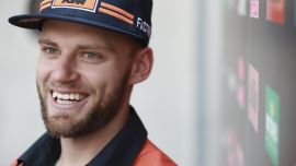 Brad Binder, Pit Beirer und Anna Veith am Montag, 10. August, ab 21:10 Uhr bei „Sport und Talk aus dem Hangar-7“