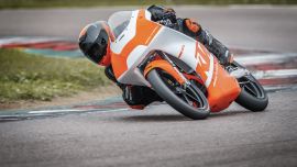 KTM sucht mit dem Austrian Junior Cup die österreichischen MotoGP-Helden von morgen. Bewerbungen für den Markenpokal sind noch bis zum 19. Februar möglich.