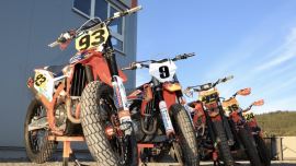 Flattrack - Training mit Leihmotorrädern Vorort, oder auch mit dem eigenen Motorrad und 19 Zoll Leih-Felgen, alles ist möglich bei Motorrad-Schruf in Niederösterreich.