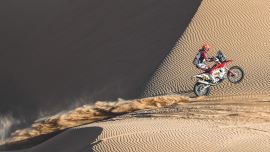 Laia Sanz hat eine weitere super-konstante Fahrt durch eine schnelle und physisch harte 337-Kilometer-Prüfung geliefert, um die vierte Etappe der Rallye Dakar 2021 abzuschließen.