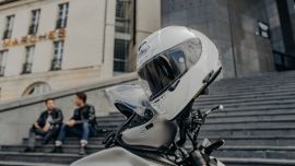 Mit den brandneuen Kommunikationssystemen 3S PLUS Boom und 3S PLUS Universal startet Sena mit zwei neuen Headsets für Motorrad- und Rollerhelme in die Saison 2021.