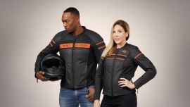Neue Jacken, Handschuhe und Helme für die Motorradsaison